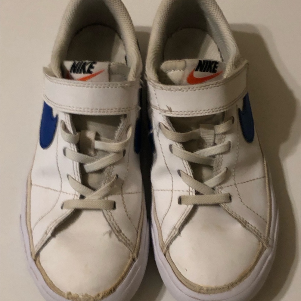 Nike Court Legacy shoes blue & white size 2Y Authentic Boys Shoes DA5381-101